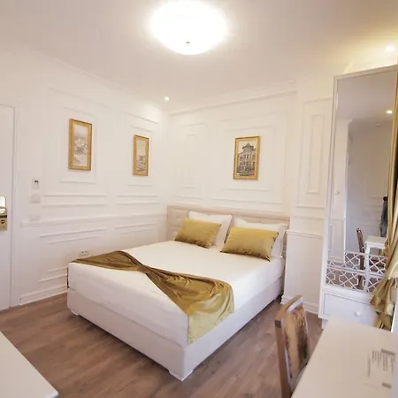 埃勒酒店 4* 地拉那