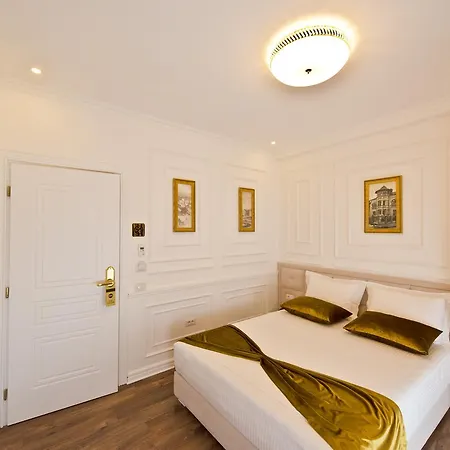 埃勒酒店 4* 地拉那